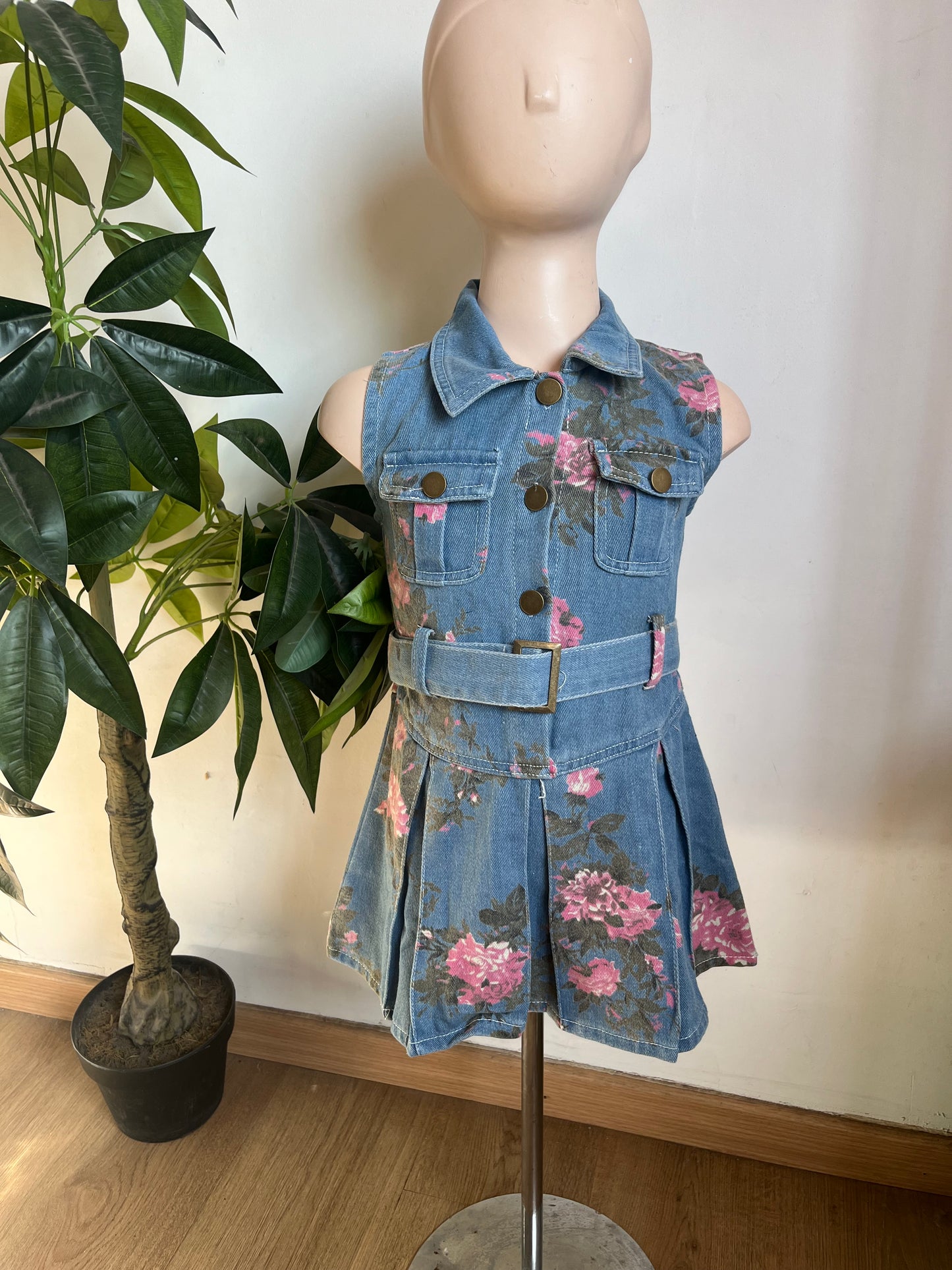 Vestido denim floreado